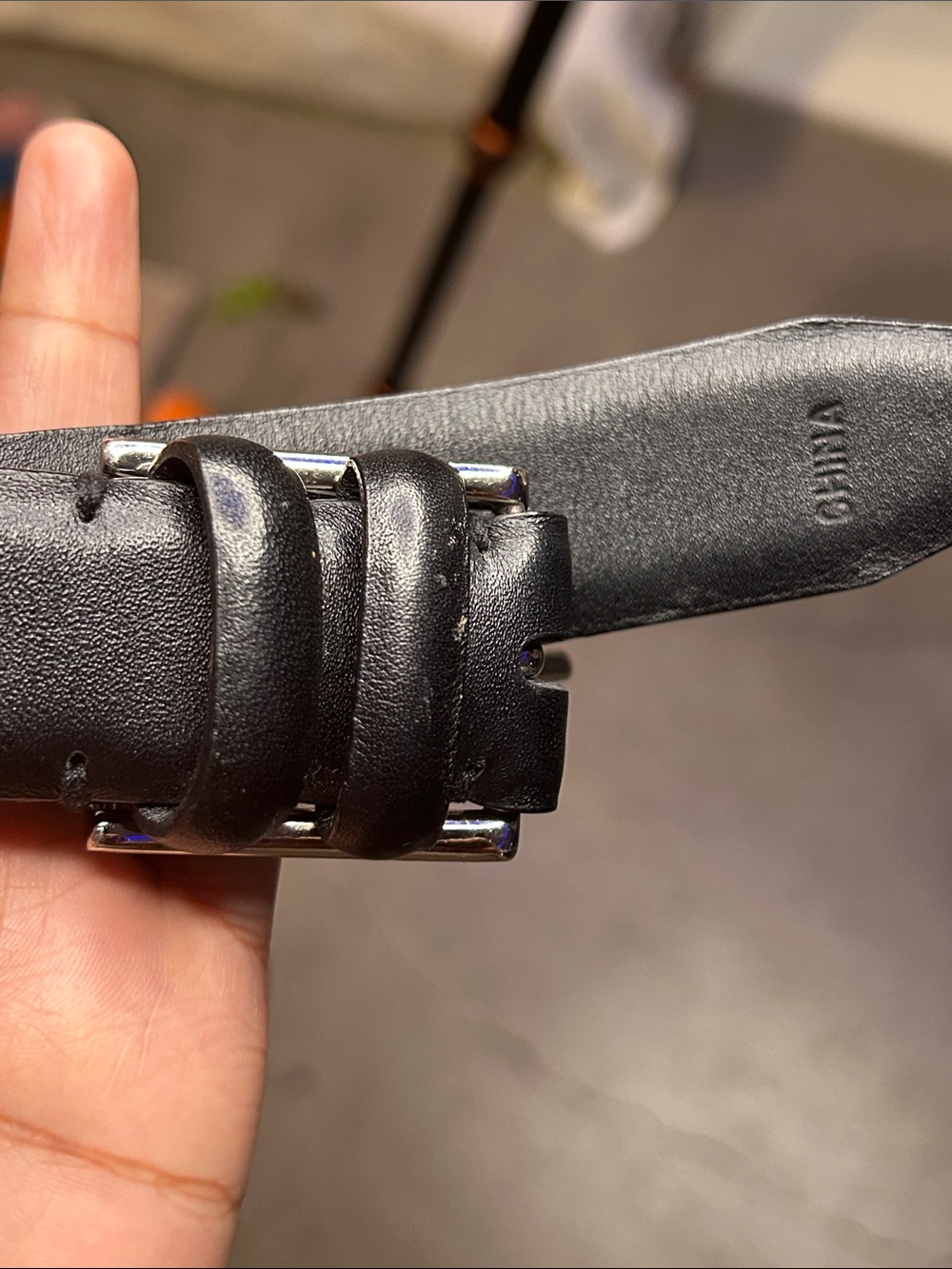 Classic Black Leather Men's Belt - Picture 4 of 9